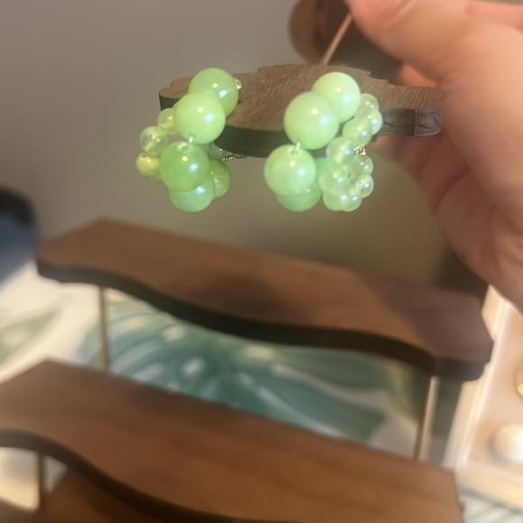 Elegant Vintage Green Beaded Earrings - Picture 4 of 8